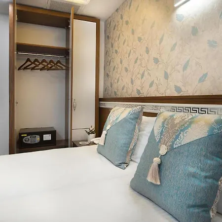 Lika Hotel בית הארחה